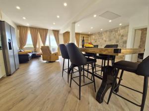 Afbeelding uit fotogalerij van New Villa Penelopa in Babino Polje