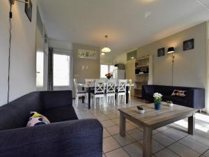 Χώρος καθιστικού στο Holiday Home in Lochem near Forest Trails
