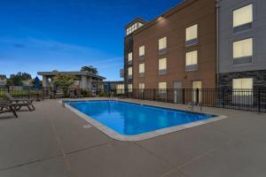 a swimming pool in front of a building at Comfort Inn Rehoboth Beach in Rehoboth Beach