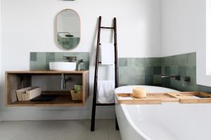 Φωτογραφία από το άλμπουμ του Cosy Getaway with outdoor spaces σε Λόνσεστον