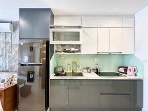 Kuchyň nebo kuchyňský kout v ubytování Cozy And Comfortable Studio Apt Near Grand Plaza And Keangnam + 76 fotografií