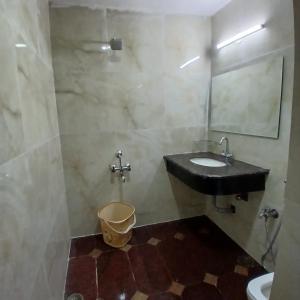 Koupelna v ubytování FabHotel Aura Inn - RR Nagar