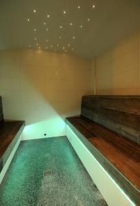 Bazén v ubytování Gasthof Hotel Kirchenwirt nebo v jeho okolí