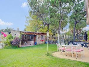 a patio with chairs and a table in a yard at Tranquil Garden Hideaway in Galapagar