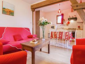 Χώρος καθιστικού στο Holiday home in Bourgnac with private pool