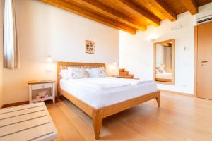 a bedroom with a bed in a room with wooden ceilings at Agriturismo Il Follo in Valdobbiadene