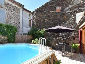 Πισίνα στο ή κοντά στο Holiday home with pool in Cuxac-Cabardès +34 φωτογραφίες