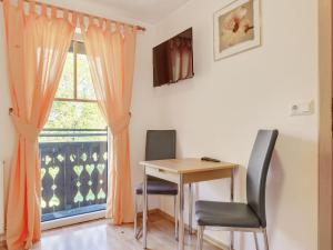 a table and two chairs in a room with a window at Apartment in Styria near Grebenzen in Ligist