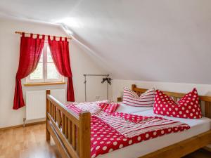 a bedroom with a bed with red and white polka dot pillows at Apartment in Styria near Grebenzen in Ligist