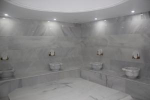 Ванная комната в YZE Pırlanta Hotel