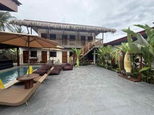 Kolam renang di atau dekat dengan Redroof Resort Siargao