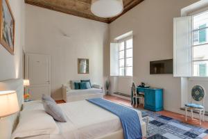 a bedroom with a bed, a desk, and a window at Residenza D'Epoca Historia Luxury Boutique in Florence
