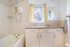 Ένα μπάνιο στο 4 Bed in Bierley Nr Whitwell oc-f32693 +40 φωτογραφίες