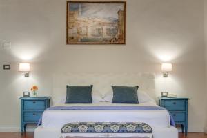 A bed or beds in a room at Residenza D'Epoca Historia Luxury Boutique