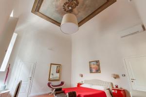 A bed or beds in a room at Residenza D'Epoca Historia Luxury Boutique