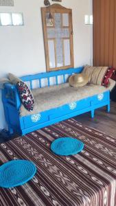 En eller flere senge i et værelse på La Sâvulică, punct gastronomic local cu spatii de cazare