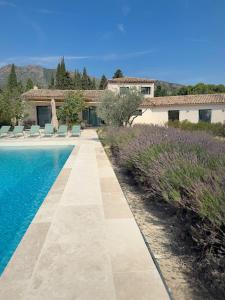 Πισίνα στο ή κοντά στο Villa des Glauges