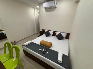 Gallery image of Dwarka Lodging in Pune