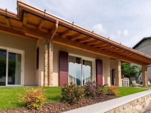 a house with a wooden roof at Idyllic cottage next to the beautiful Lake Idro in Crone