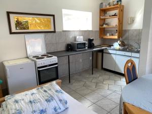 Η κουζίνα ή μικρή κουζίνα στο Brakel Monteur-Ferienwohnung