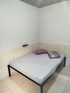 En eller flere senge i et værelse på Apto 8 ótimo local próximo Shopping