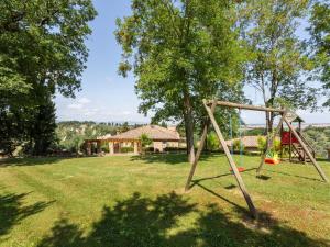 Ο χώρος παιχνιδιού για παιδιά στο Lavish Holiday Home in Volterra with Pool +40 φωτογραφίες