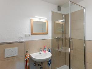 Koupelna v ubytování Pretty apartment in Medebach with adjacent forest + 36 fotografií