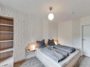 Postel nebo postele na pokoji v ubytování Pretty apartment in Medebach with adjacent forest