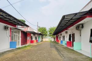 an empty street between two buildings in a town at TwoSpaces Living at Bypass Homestay, Mojokerto in Kranggan
