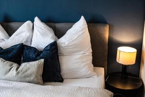 Ένα ή περισσότερα κρεβάτια σε δωμάτιο στο 3 room apartment with balcony City center east