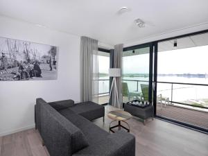 Χώρος καθιστικού στο Contemporary Apartment in Kamperland near Lake