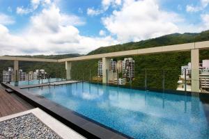 Bazén v ubytování 礁溪晶泉丰旅 Wellspring by Silks Jiaoxi nebo v jeho okolí