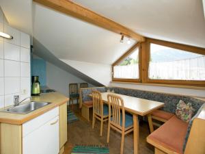 Η κουζίνα ή μικρή κουζίνα στο Apartment in Zauchensee near Ski Bus