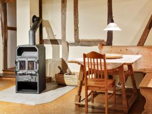 Φωτογραφία από το άλμπουμ του Historic Farmhouse in Hohnebostel with Garden near Lake σε Langlingen