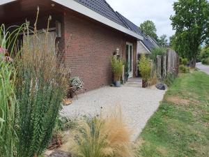 Taman di luar Stylish Holiday Home Near Sea
