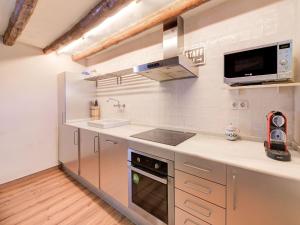 Η κουζίνα ή μικρή κουζίνα στο Holiday Home Fraga with Private Pool