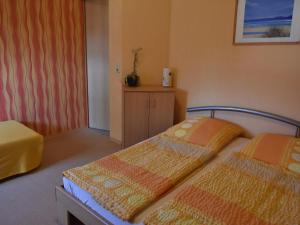 Ένα ή περισσότερα κρεβάτια σε δωμάτιο στο Inviting apartment in Wendelstorf with communal garden