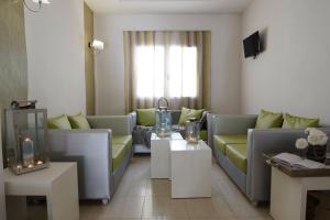 Χώρος καθιστικού στο Haniotitours Apartments