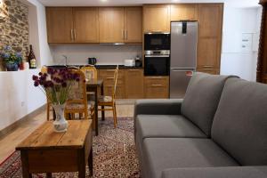 a living room with a couch and a table and a kitchen at Casa da Zurja in Guarda