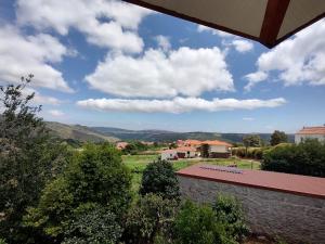 ein Blick vom Dach eines Hauses in der Unterkunft Casa da Zurja in Guarda