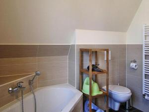 Koupelna v ubytování Holiday House Nightingale, Glowe