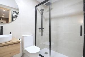 a bathroom with a toilet and a shower at Notel Club - Apt Somo Surf in Somo