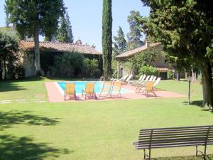 Κήπος έξω από το Cosy holiday home in Tuscany with shared swimming pool