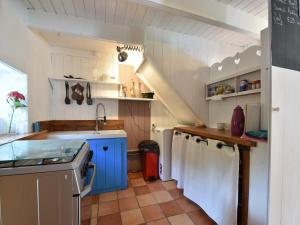 Dapur atau dapur kecil di Elegant appartment in Niderviller near Forest, France