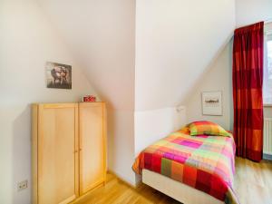 Postel nebo postele na pokoji v ubytování Homely Apartment in Noordwolde with Balcony + 24 fotografií