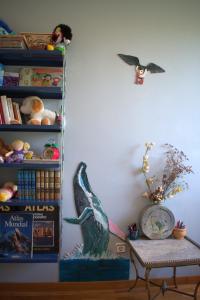 a book shelf with a dolphin on the wall at Chalet Baldissera in Estella