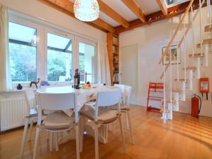 Fotografie z fotogalerie ubytování Family residence with large garden v destinaci Heino + 31 fotografií