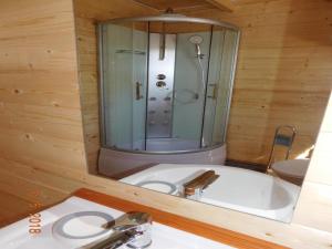 Et badeværelse på Holiday homes for 7 people in Świnoujście