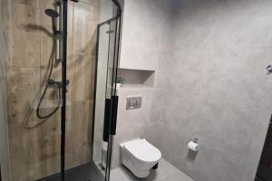 Bilik mandi di Comfy apartment near the sea in Gąski +42 gambar