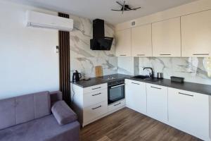 Dapur atau dapur kecil di Comfy apartment near the sea in Gąski